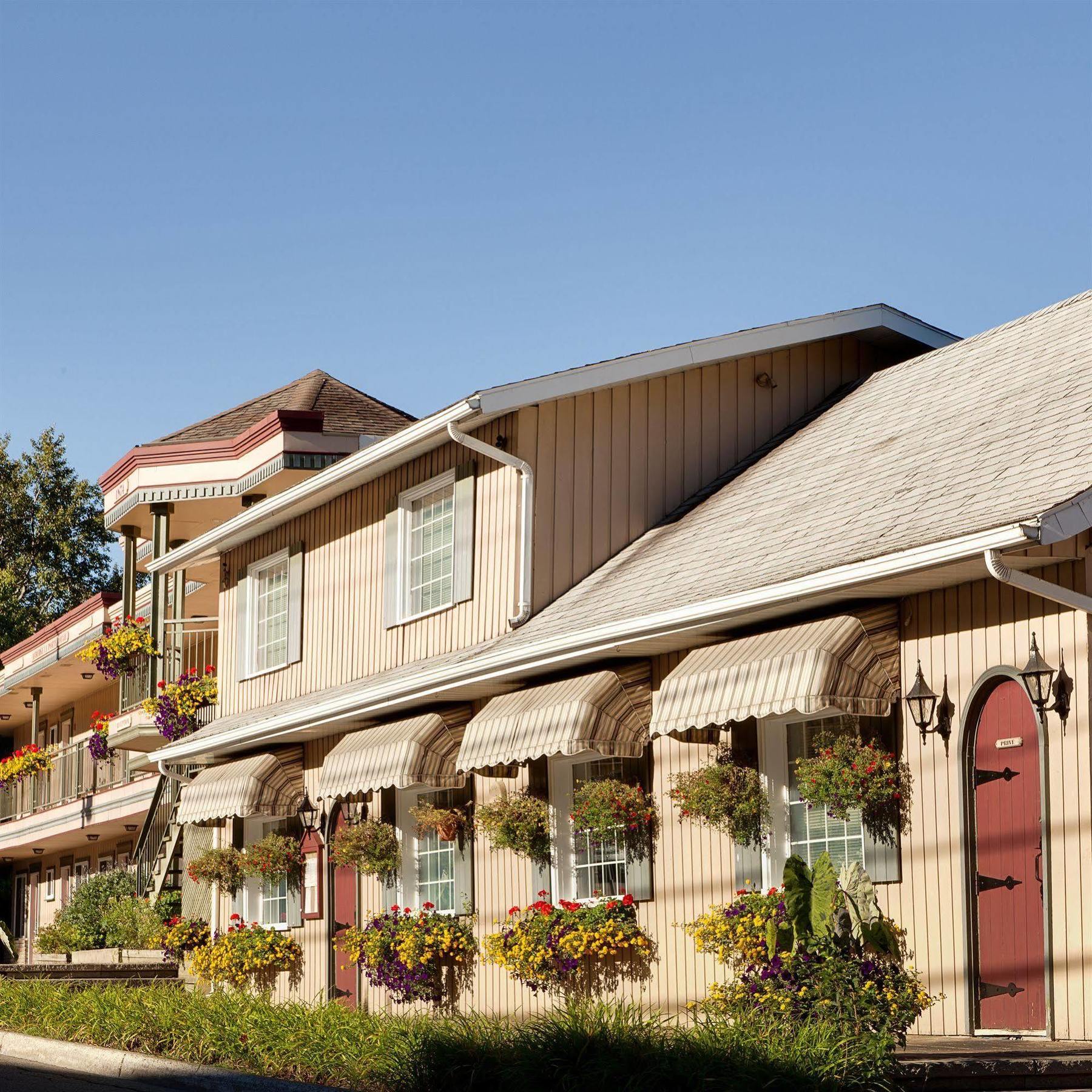 Auberge La Porte Rouge Mont-Tremblant Bagian luar foto