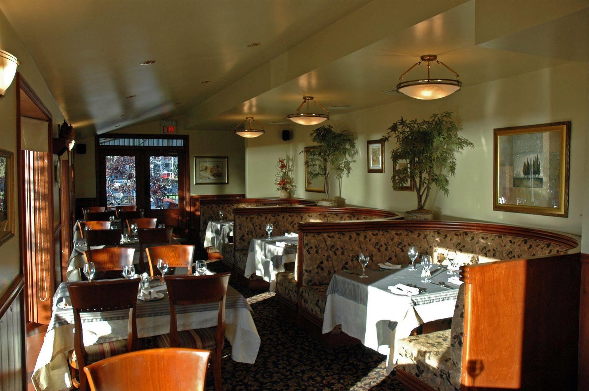 Auberge La Porte Rouge Mont-Tremblant Bagian luar foto