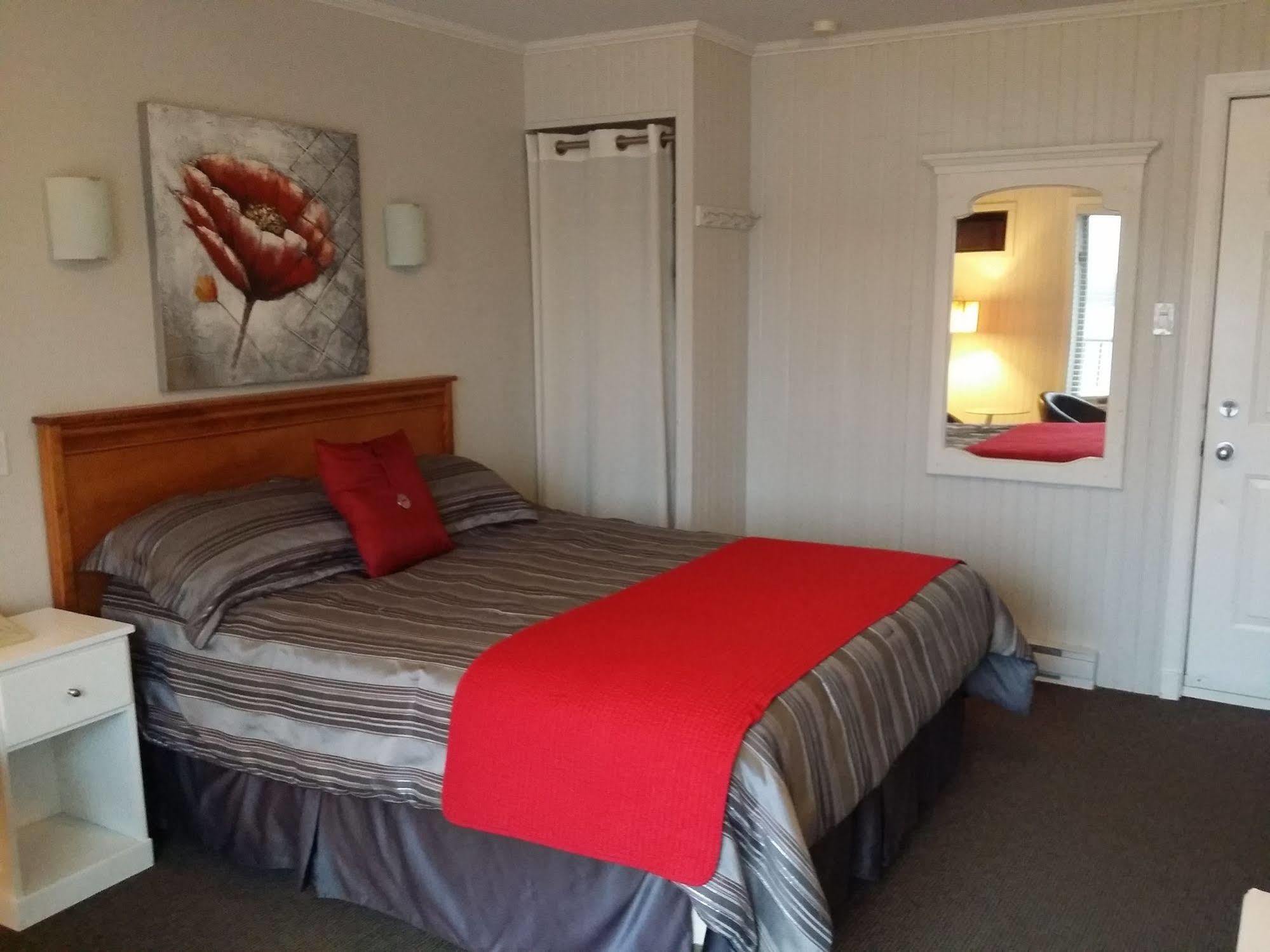 Auberge La Porte Rouge Mont-Tremblant Bagian luar foto