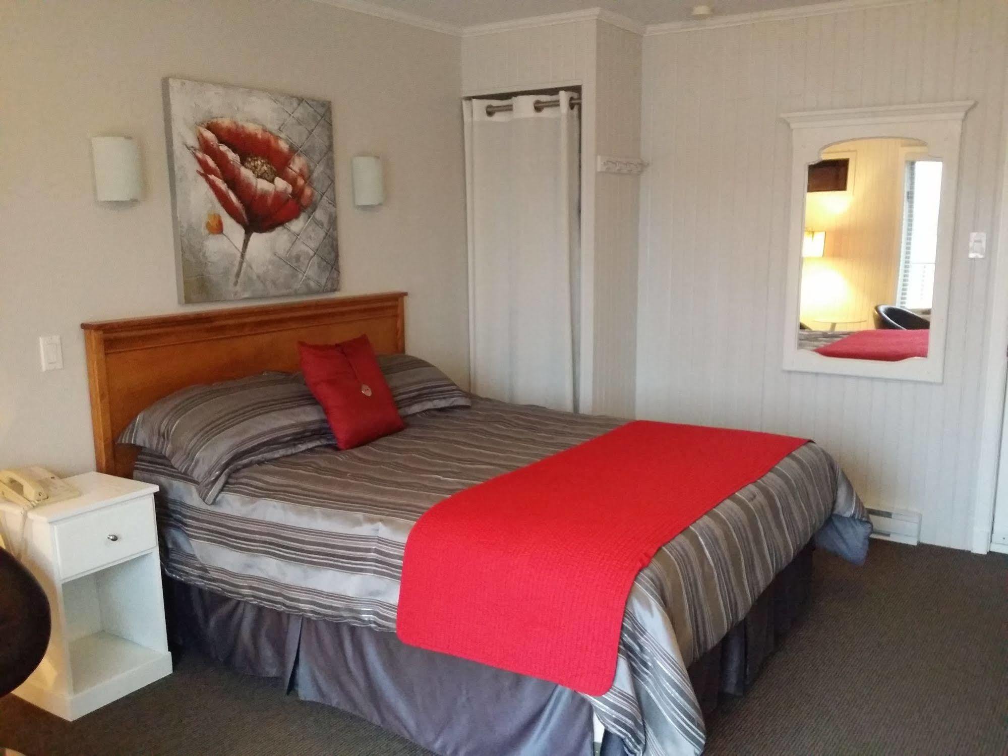 Auberge La Porte Rouge Mont-Tremblant Bagian luar foto