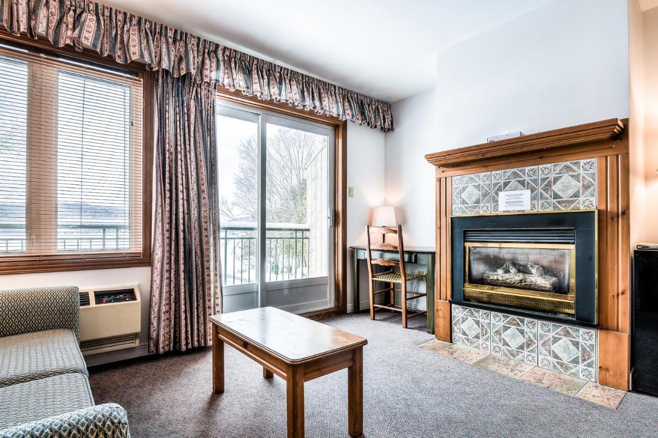 Auberge La Porte Rouge Mont-Tremblant Ruang foto